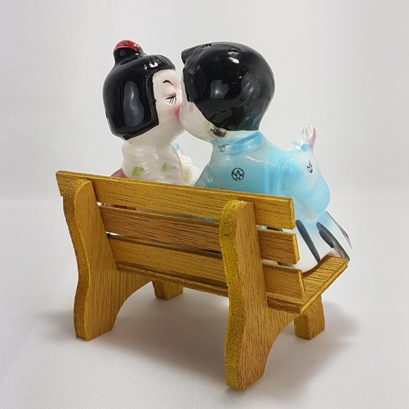 Vintage JAPAN Salt and Pepper Kissing Couple on Bench 1950s Retro Collectible - Picture 6 of 15